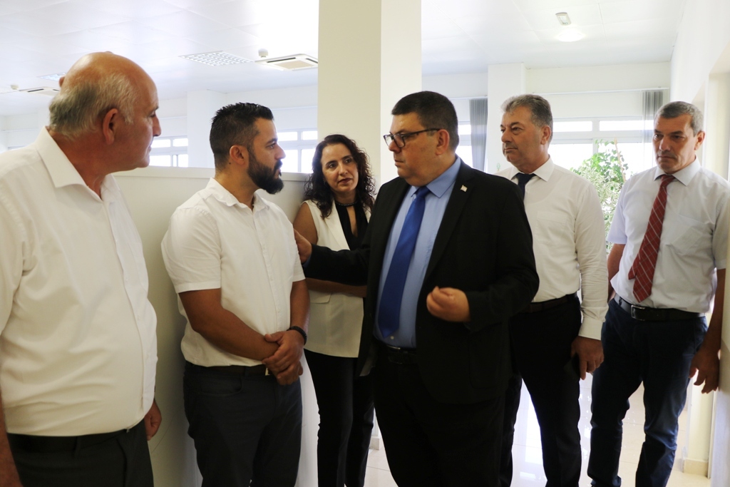 MALİYE BAKANI DR. ÖZDEMİR BEROVA, GELİR VE VERGİ DAİRESİ GİRNE ŞUBESİ’NDE İNCELEMELERDE BULUNDU