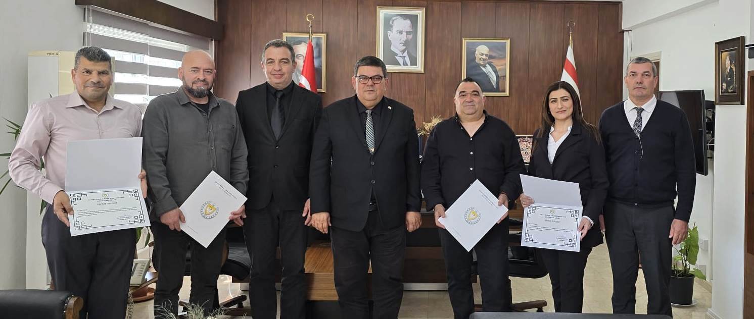 MALİYE BAKANI BEROVA, ÜLKEYE GİRİŞ VE ÇIKIŞLARDA, GÜMRÜĞE BEYAN EDİLMEMİŞ MAL TESPİT EDEN 4 GÜMRÜK PERSONELİNİ, ÜSTÜN GAYRET VE BAŞARILARINDAN ÖTÜRÜ TAKDİR BELGESİ İLE ÖDÜLLENDİRDİ