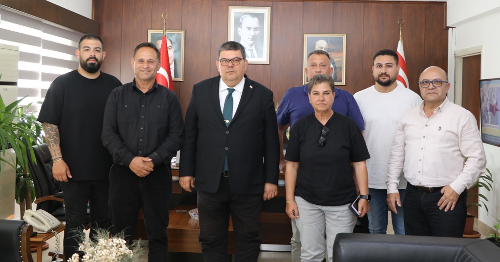 MALİYE BAKANI BEROVA, KKTC BAĞIMSIZ ŞOFÖR OKULLARI VE SÜRÜCÜ KURSLARI BİRLİĞİ HEYETİ İLE SEKTÖRÜN SORUNLARINI GÖRÜŞTÜ