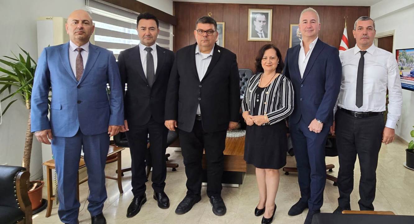 MALİYE BAKANI BEROVA, AVUSTRALYA'DAN GELEN VE KKTC'YE YATIRIM YAPMAK İSTEYEN BİR HEYETİ KABUL ETTİ